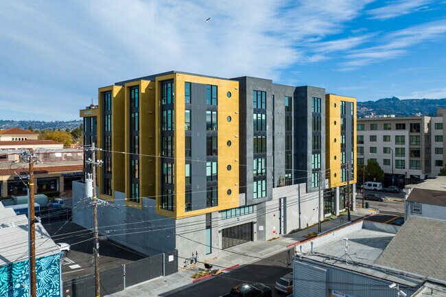 Aquatic Ashby in Berkeley, CA - Building Photo - Building Photo