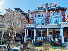 4618 Spruce St, Unit 1B in Philadelphia, PA - Building Photo