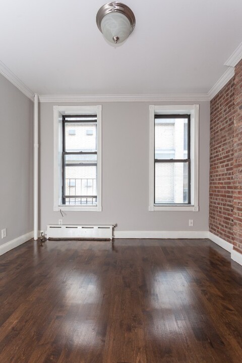 208 E 25th St in New York, NY - Building Photo