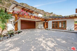 5942 Paseo Cyn Dr in Malibu, CA - Building Photo - Building Photo