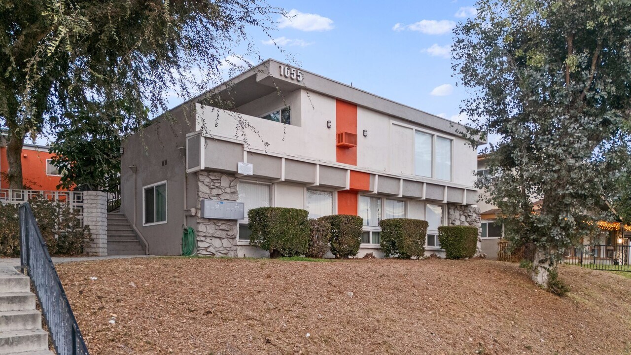 1655 W Malvern Ave in Fullerton, CA - Building Photo