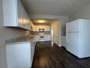 906 McLaughlin Cir in Bellevue, NE - Building Photo - Building Photo