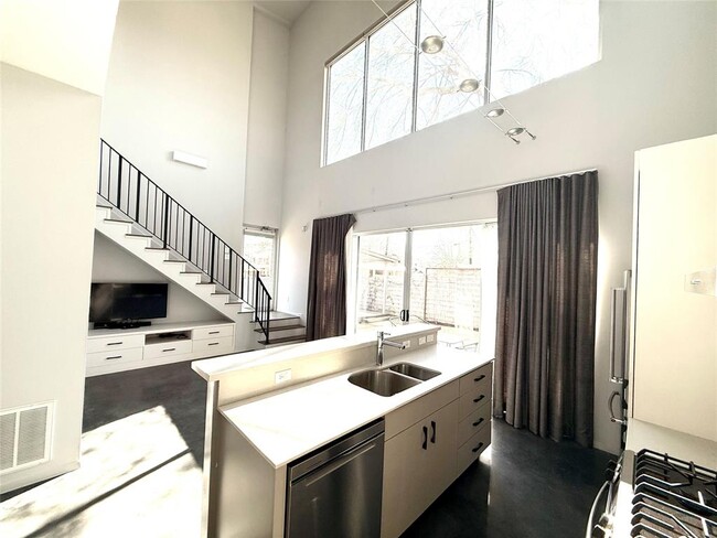 5006 Woodrow Ave in Austin, TX - Building Photo - Building Photo