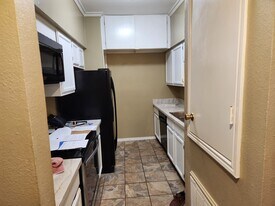 4001 Tanglewilde St, Unit Tanglewilde St in Houston, TX - Building Photo