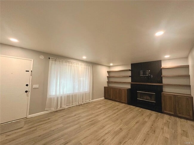 10416 Larwin Ave in Chatsworth, CA - Building Photo - Building Photo