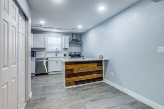 902 Clark St in Greenville, TX - Building Photo - Building Photo