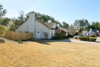 2639 Laurel Ln NW in Kennesaw, GA - Foto de edificio - Building Photo