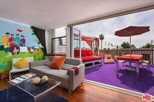 8661 Clifton Wy in Beverly Hills, CA - Building Photo