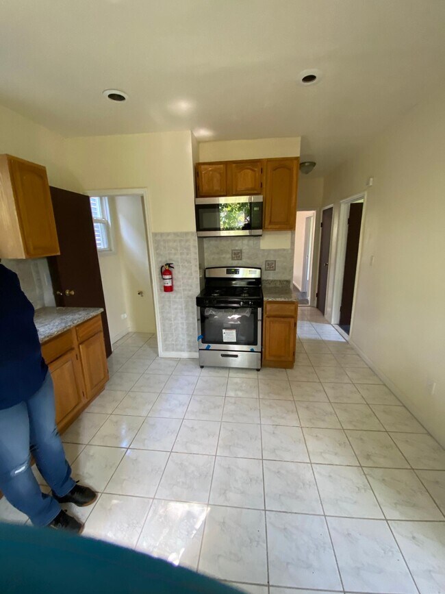 494 21st St, Unit 1 in Irvington, NJ - Foto de edificio - Building Photo