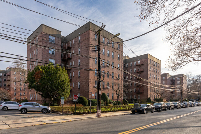 Fleetwood Park Cooperative in Yonkers, NY - Building Photo - Building Photo