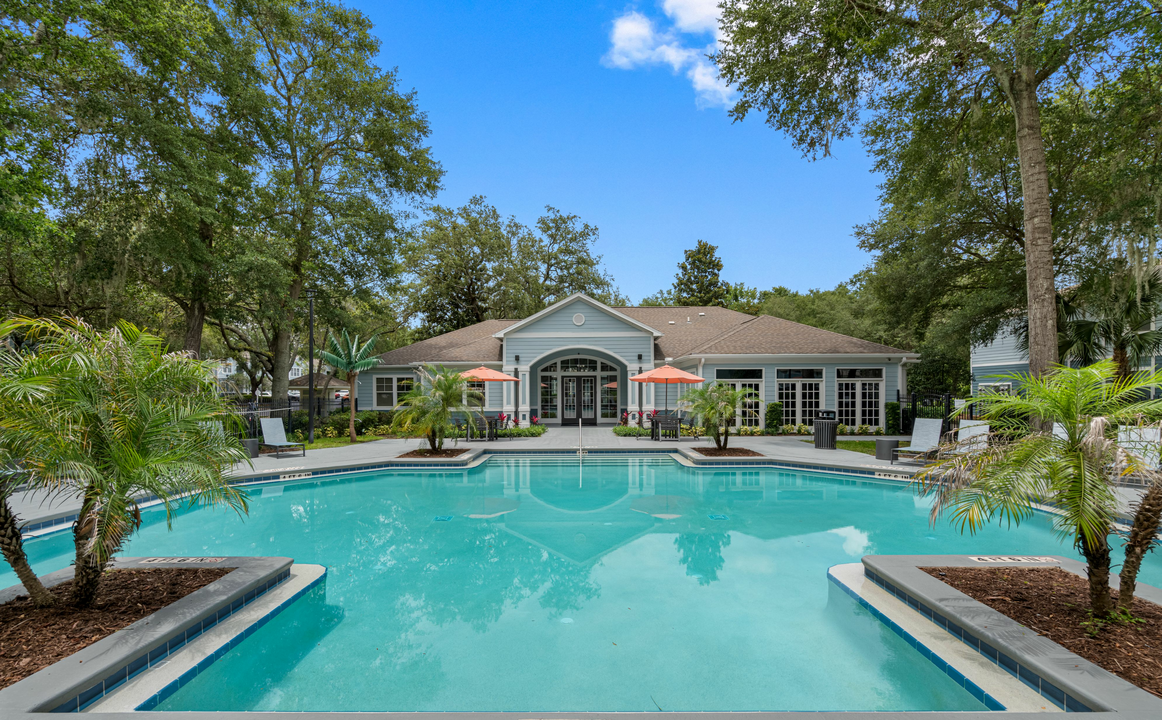 Monterey at Beach Boulevard in Jacksonville, FL - Foto de edificio