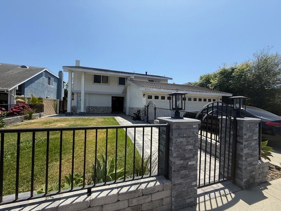 8702 Charford Dr in Huntington Beach, CA - Building Photo