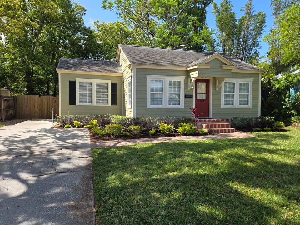 1308 E Marks St in Orlando, FL - Foto de edificio