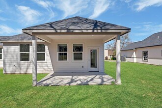 939 Lake View Dr in Montgomery, TX - Building Photo - Building Photo