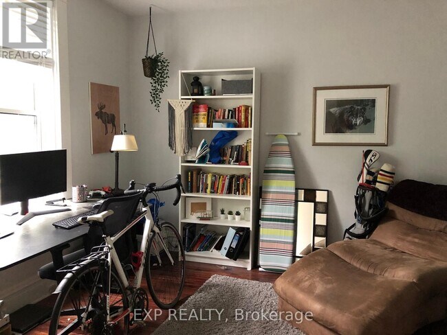 240 Breezehill Ave S in Ottawa, ON - Building Photo - Building Photo