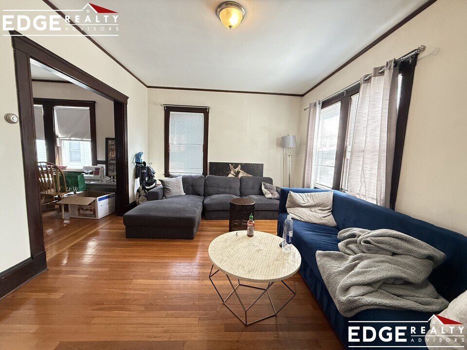 19 Cresthill Rd, Unit 1 in Boston, MA - Foto de edificio