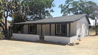 7475 Inca Trl, Unit #2 in Yucca Valley, CA - Building Photo