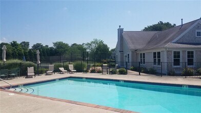 27 Sanderling Way in Middletown, RI - Building Photo - Building Photo