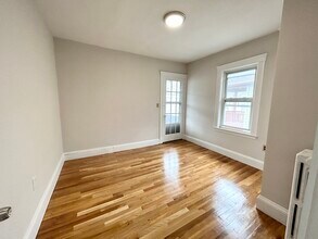 120 Hillside St, Unit 2 in Boston, MA - Building Photo - Building Photo