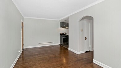 846 W Ainslie St in Chicago, IL - Foto de edificio - Building Photo