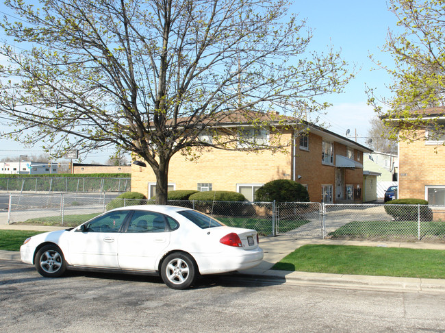 1912 N 18th Ave in Melrose Park, IL - Foto de edificio - Building Photo