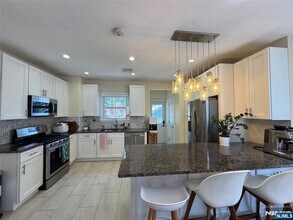 391 Columbia Ave in Cliffside Park, NJ - Building Photo - Building Photo