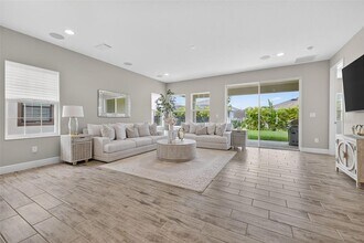 5532 Del Coronado Dr in Apollo Beach, FL - Building Photo - Building Photo