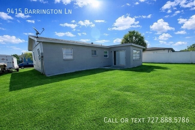 9415 Barrington Ln in Port Richey, FL - Building Photo - Building Photo