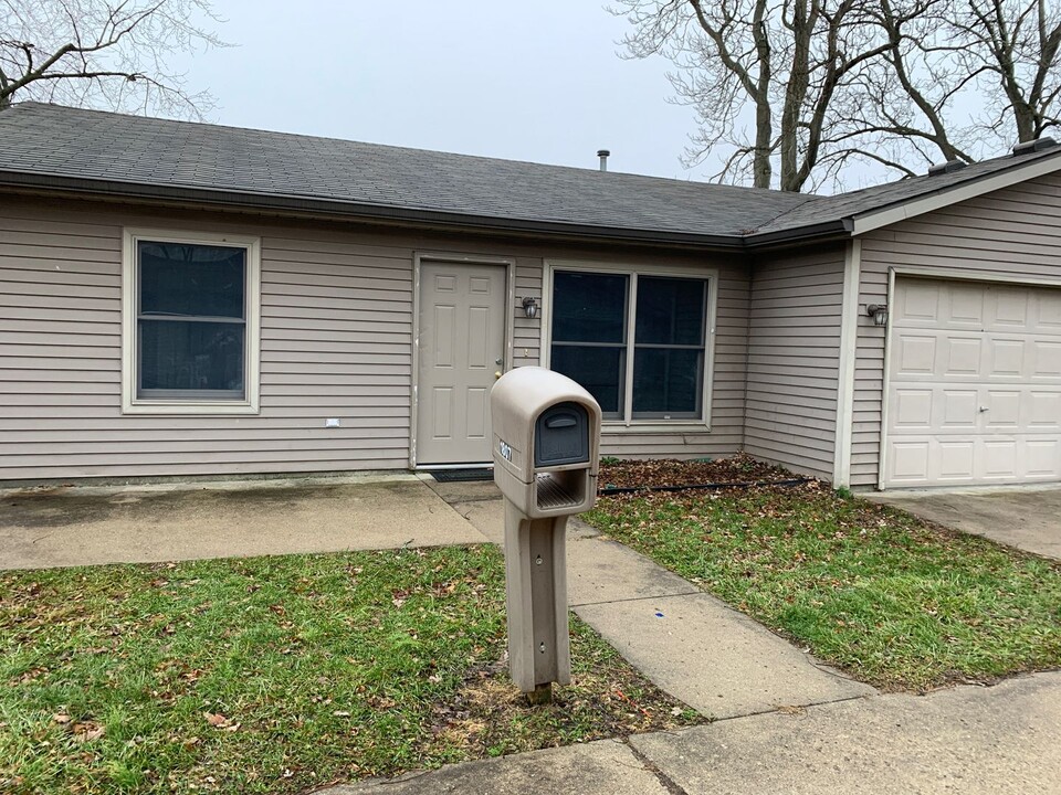 1807 Kraig Dr in Crawfordsville, IN - Foto de edificio