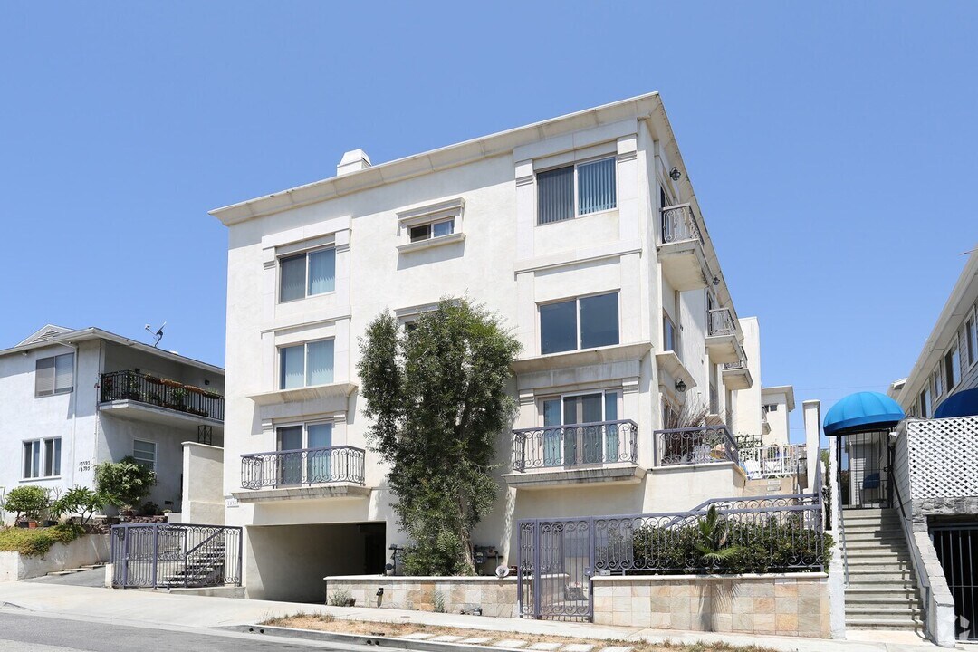 10389 Almayo Ave in Los Angeles, CA - Foto de edificio