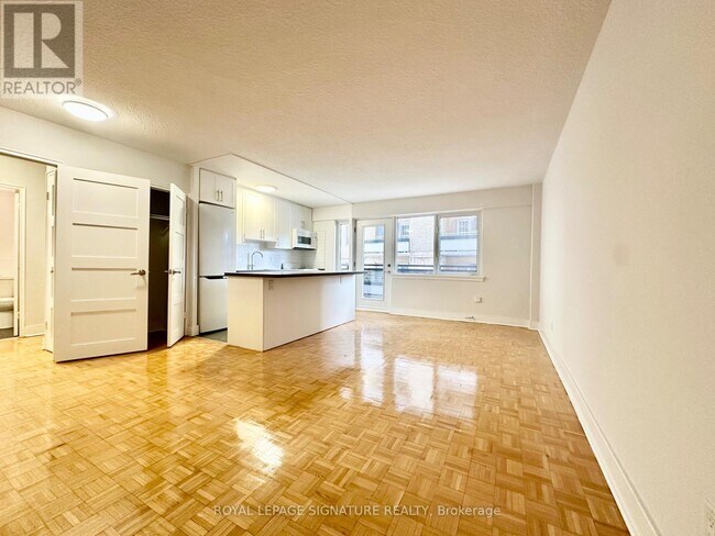 95 Lawton Blvd in Toronto, ON - Building Photo - Building Photo