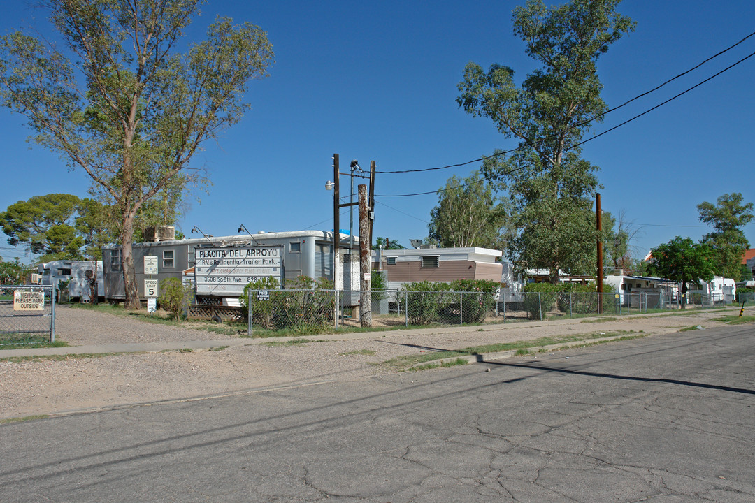 Placita Del Arroyo in Tucson, AZ - Building Photo