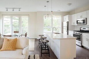 111 Morgan St in Stamford, CT - Building Photo