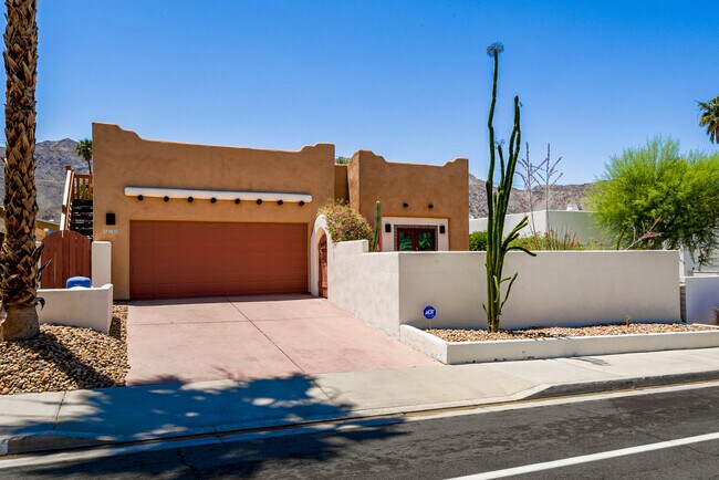 54355 Eisenhower Dr in La Quinta, CA - Building Photo - Building Photo