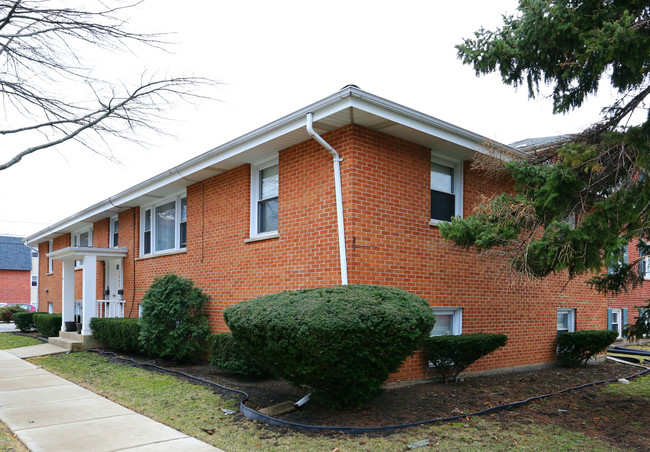 1299 Brown St in Des Plaines, IL - Building Photo - Building Photo