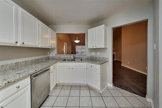 2415 Pine Cone Dr in Houston, TX - Building Photo - Building Photo