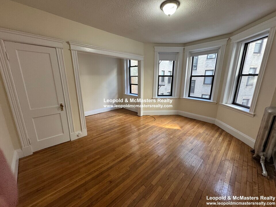 230 Fuller St, Unit 11 in Boston, MA - Building Photo