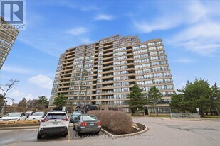 22 Clarissa Dr in Richmond Hill, ON - Building Photo