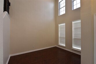 5636 Norris Dr in The Colony, TX - Foto de edificio - Building Photo