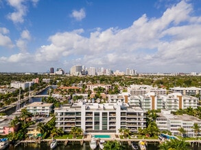 Aqualuna Las Olas in Fort Lauderdale, FL - Foto de edificio - Building Photo