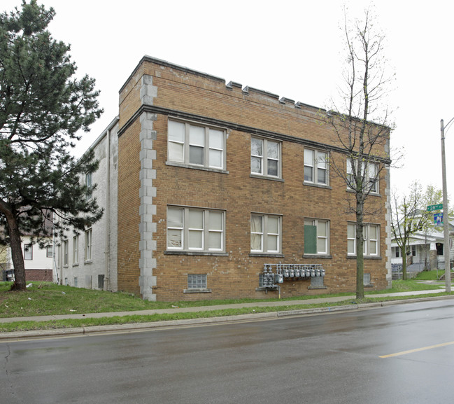 3384 N 28th St in Milwaukee, WI - Foto de edificio - Building Photo