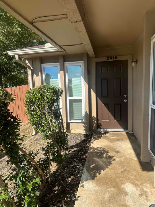 2019 Oakwood Ct-Unit -2017 Oakwood Ct in Arlington, TX - Building Photo
