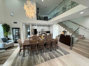 5241 Seabreeze Way in Oxnard, CA - Building Photo - Building Photo