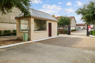 1701 Upland Dr in Houston, TX - Building Photo - Building Photo