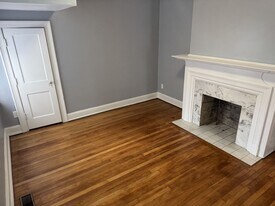 1556 Virginia St E in Charleston, WV - Building Photo