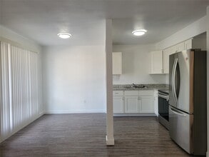 7823 Detroit St in Houston, TX - Foto de edificio - Building Photo