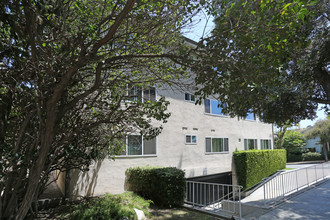 202 N Clark Dr in Beverly Hills, CA - Building Photo - Building Photo