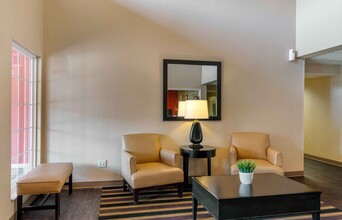 Furnished Studio-Dallas - Plano Parkway in Plano, TX - Foto de edificio - Building Photo