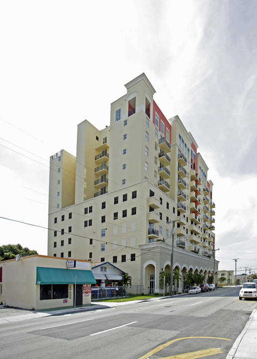 Villa Aurora in Miami, FL - Foto de edificio