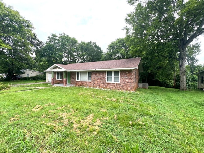 207 Mitchell St in Clarksville, TN - Building Photo - Building Photo